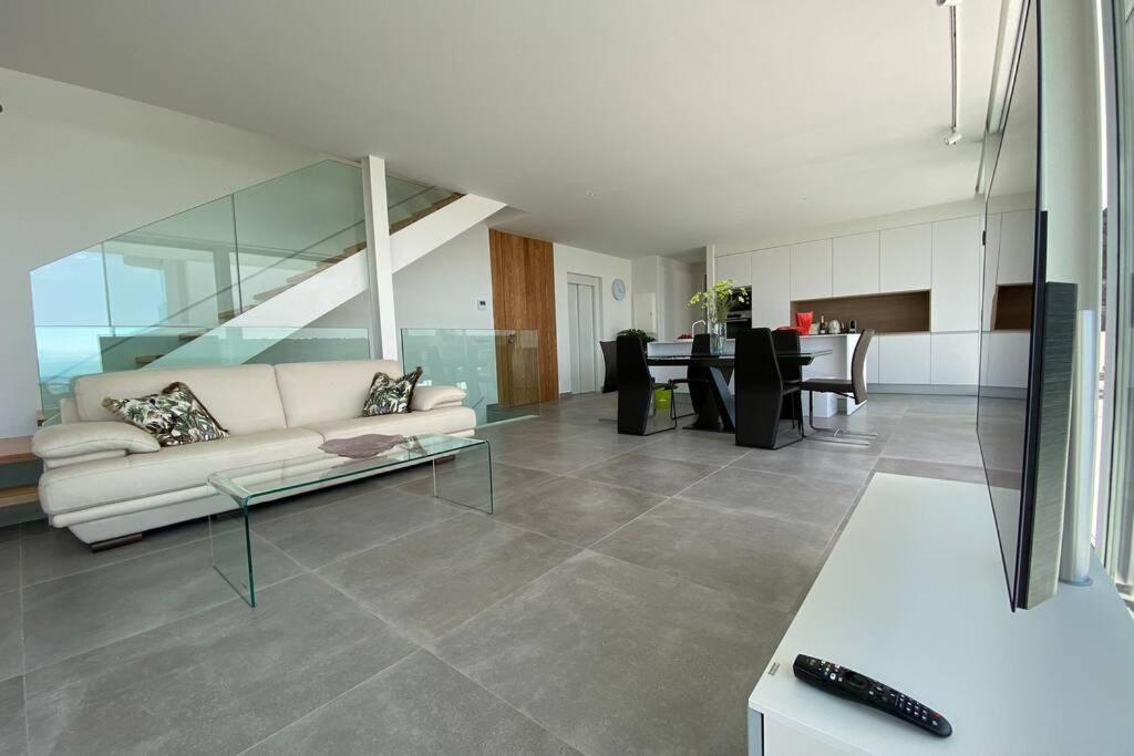 Luxury Villa - New Building With Panoramic Sea View 阿德耶 外观 照片