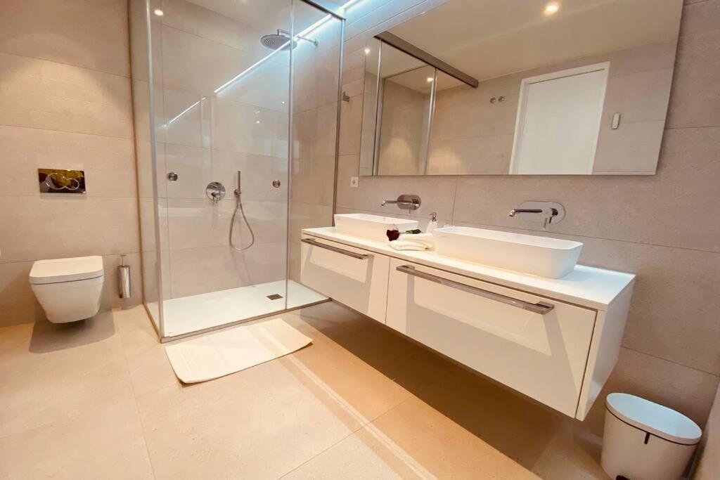 Luxury Villa - New Building With Panoramic Sea View 阿德耶 外观 照片